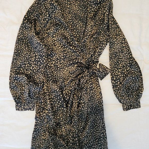 Lush black dress with beige detail size S - Picture 2 of 4